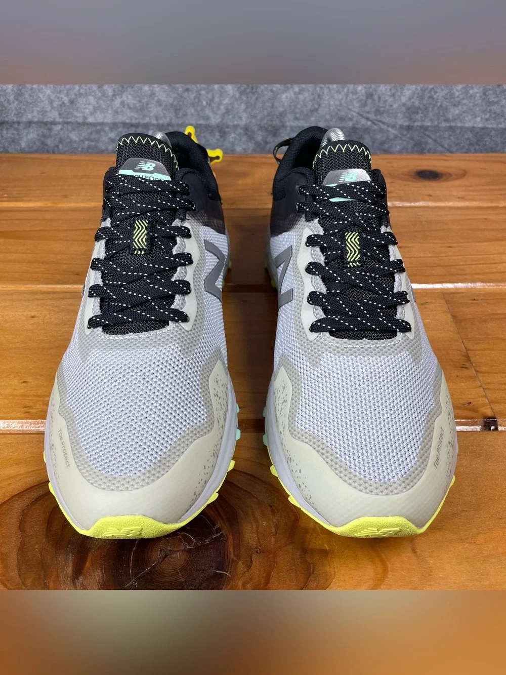 New Balance Fresh Foam Arishi Trail Womens 10 D Wide Gray Running Shoes WTARISS1